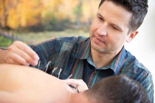 Comment la naturopathie traite-t-elle les troubles digestifs ?
