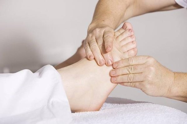 Comment initier sa famille à la réflexologie plantaire pour se relaxer à Toulouse ?